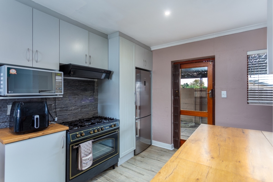 3 Bedroom Property for Sale in Protea Heights Western Cape